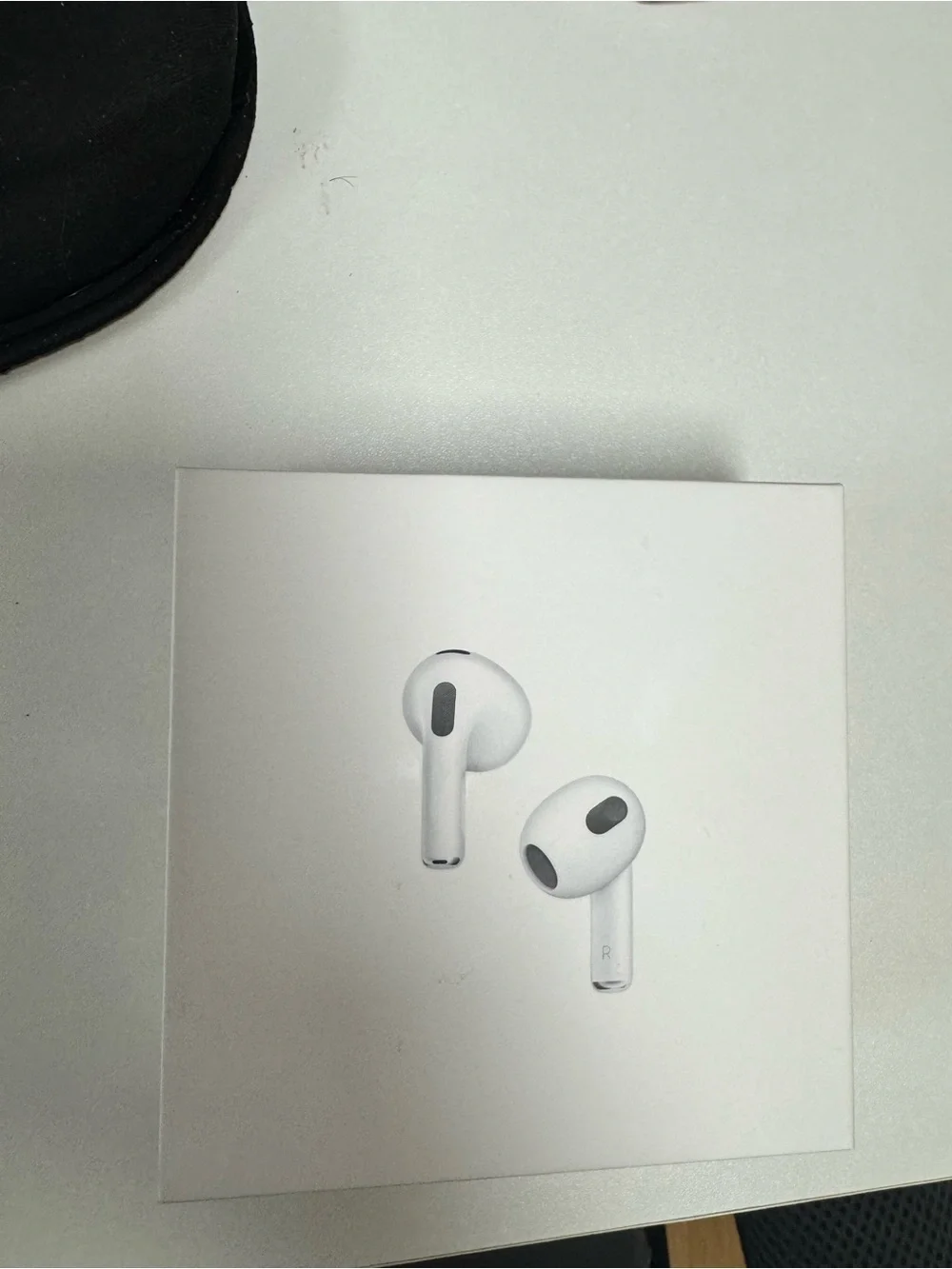 Apple AirPods with MagSafe Charging Case - White